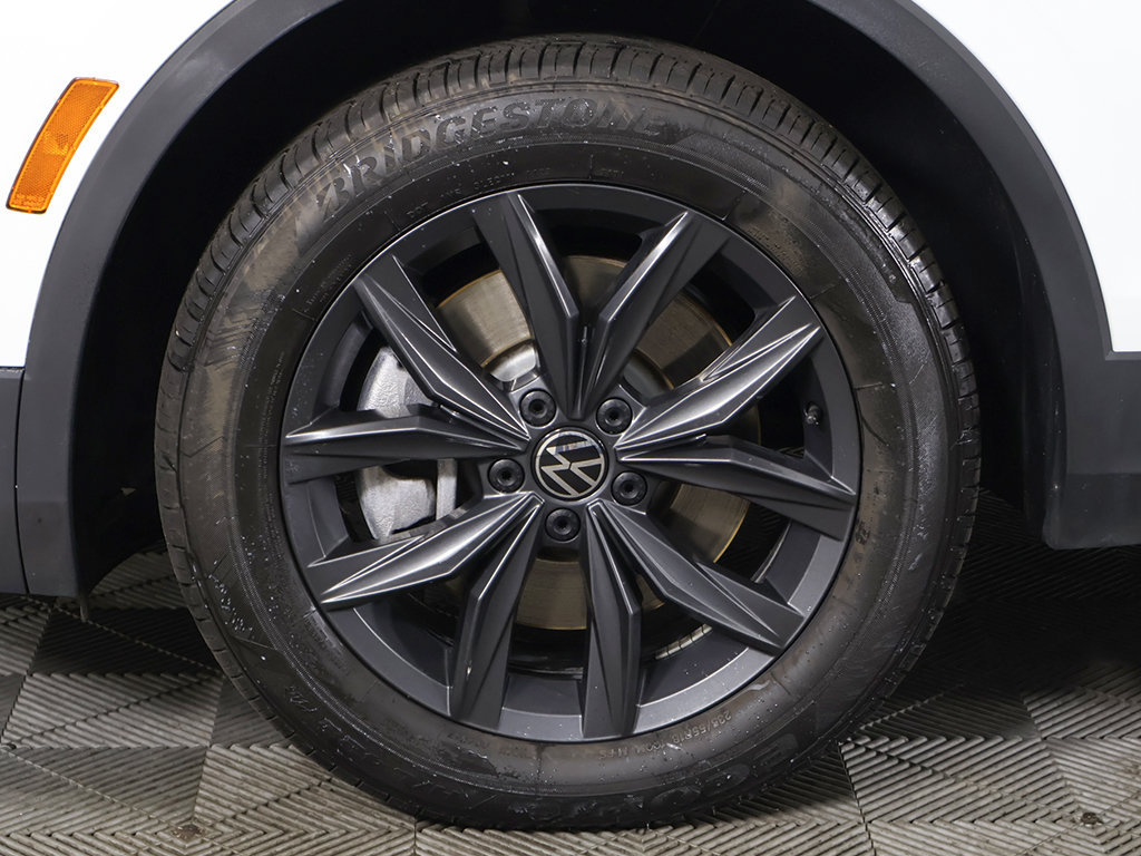 Certified 2024 Volkswagen Tiguan SE AWD/4WD image 21