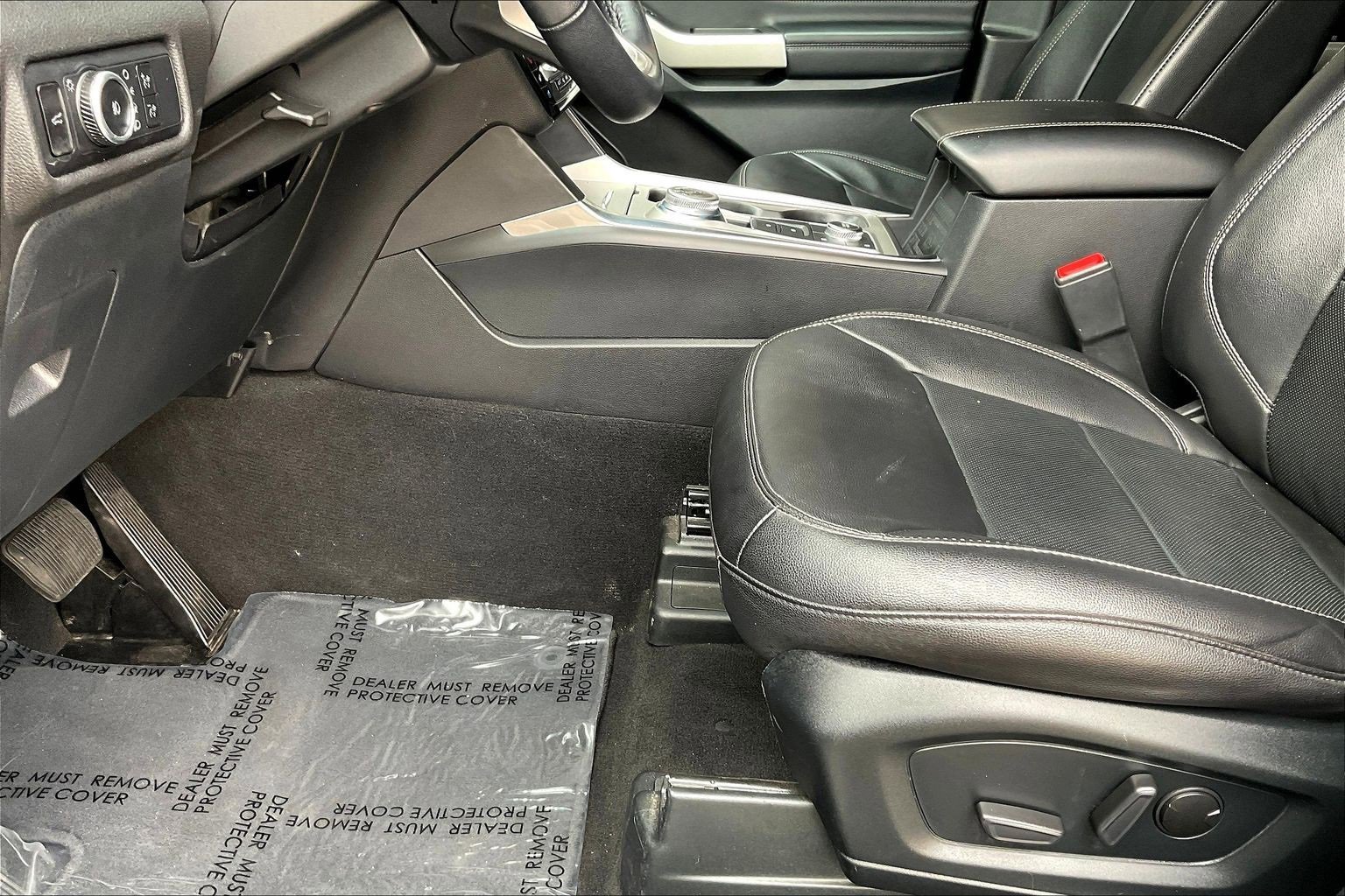Used 2023 Ford Explorer Limited image 16