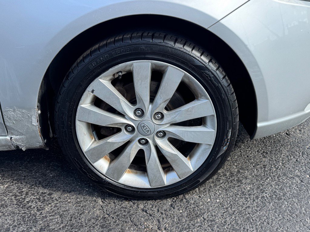 Used 2010 Kia Forte SX FWD image 10