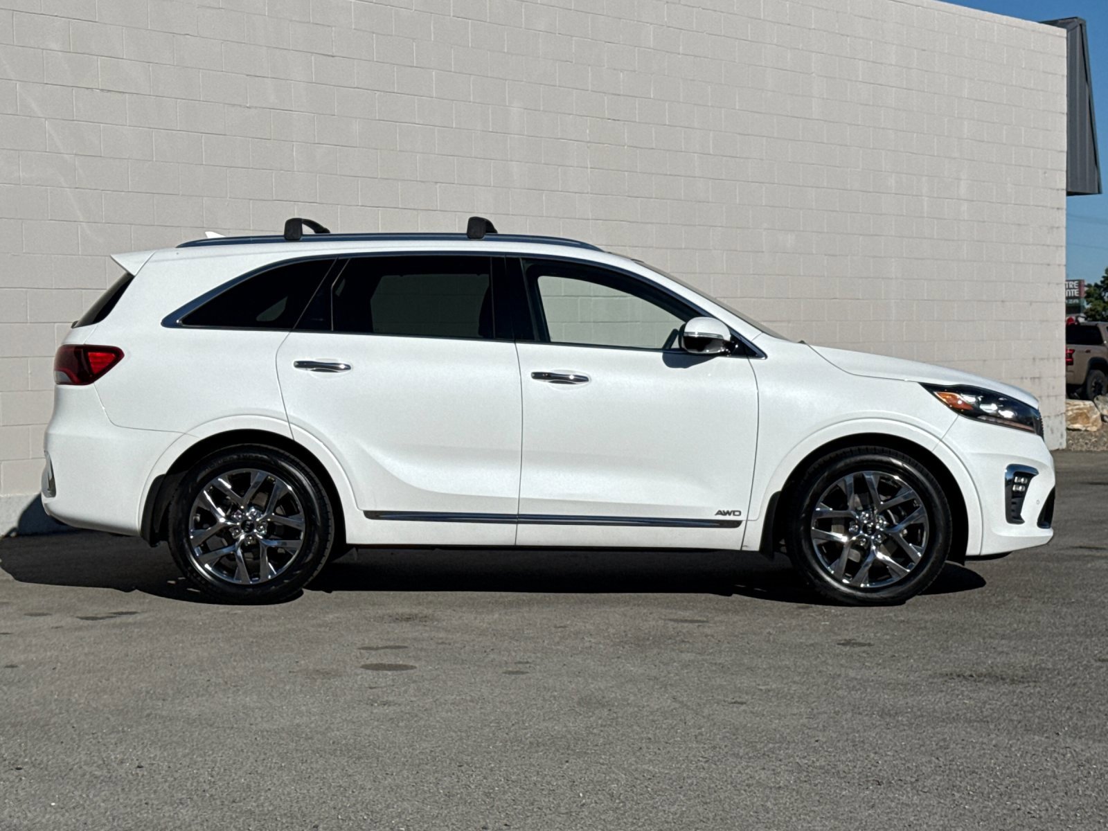 Used 2019 Kia Sorento SX image 2