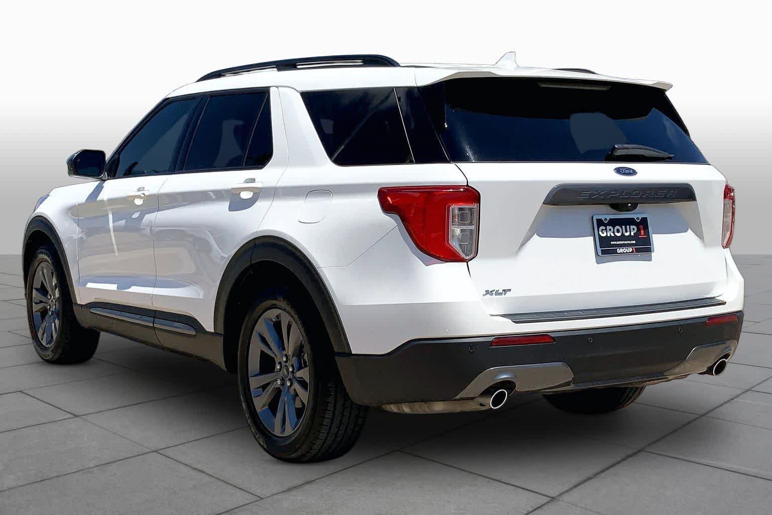 Used 2022 Ford Explorer XLT w/ Equipment Group 202A RWD image 12