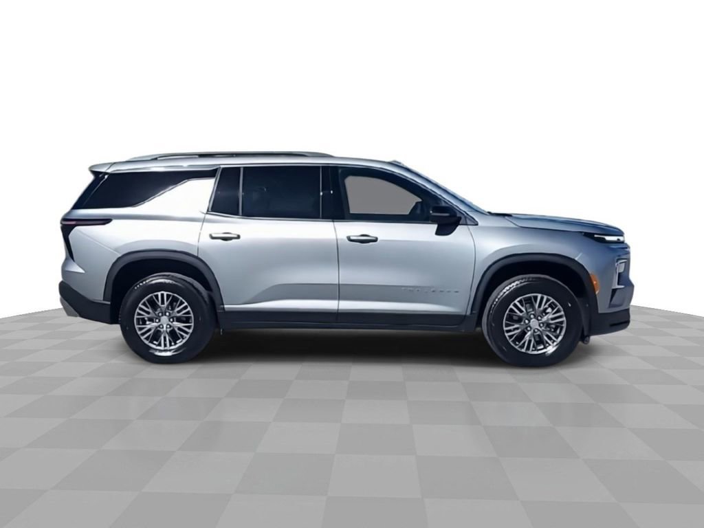 Used 2025 Chevrolet Traverse LT image 9