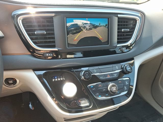 Used 2023 Chrysler Voyager LX FWD image 18