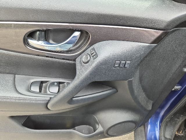 Used 2019 Nissan Rogue SV w/ Premium Package AWD/4WD image 15