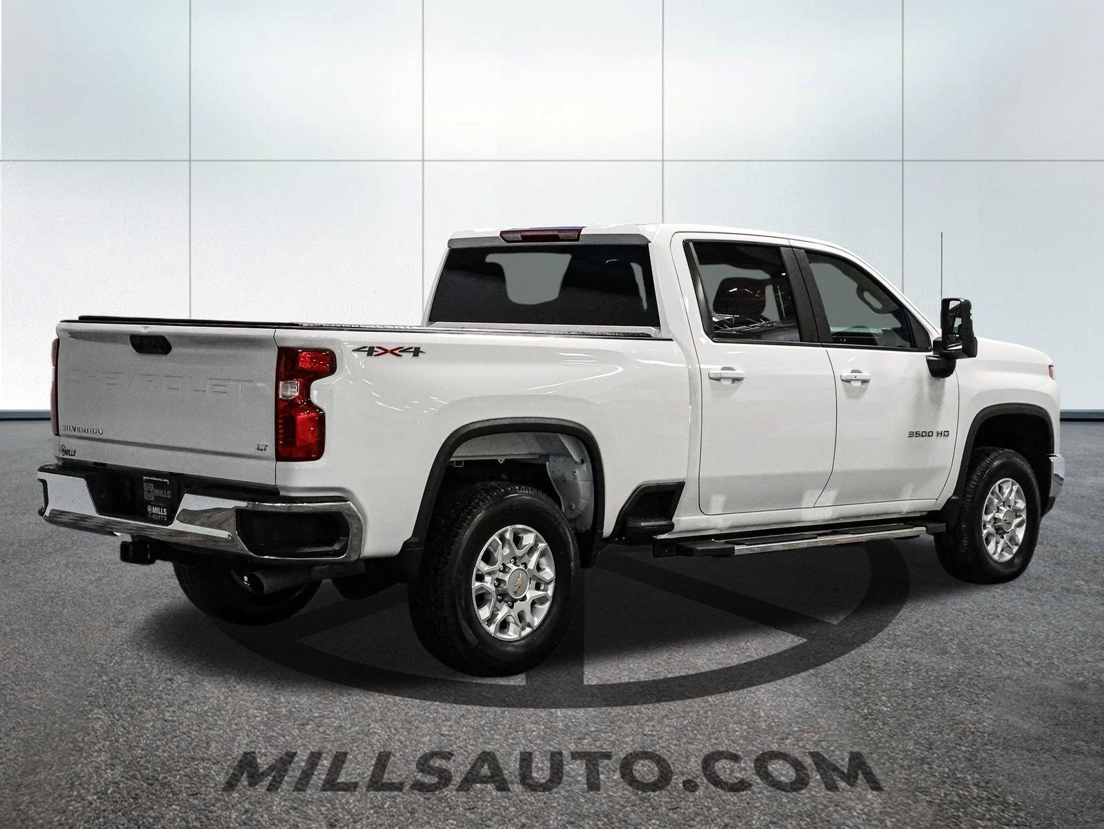 Used 2024 Chevrolet Silverado 3500 LT w/ Convenience Package image 8