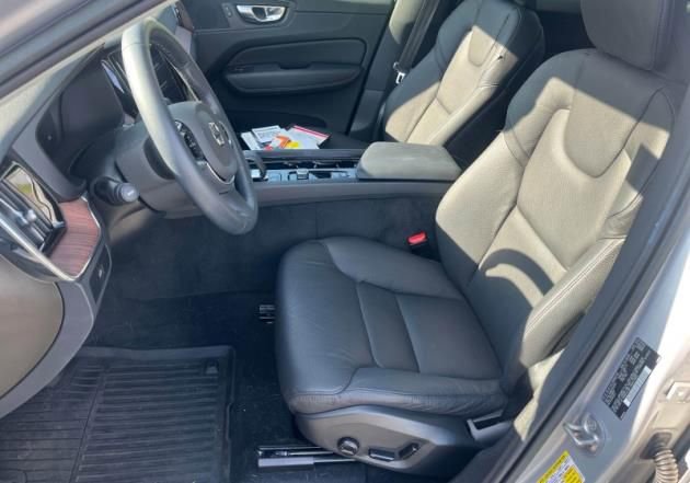 Used 2023 Volvo XC60 B5 Plus w/ Climate Package image 5