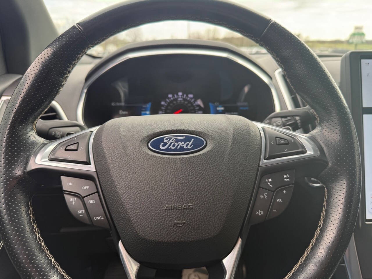 Used 2021 Ford Edge ST image 22