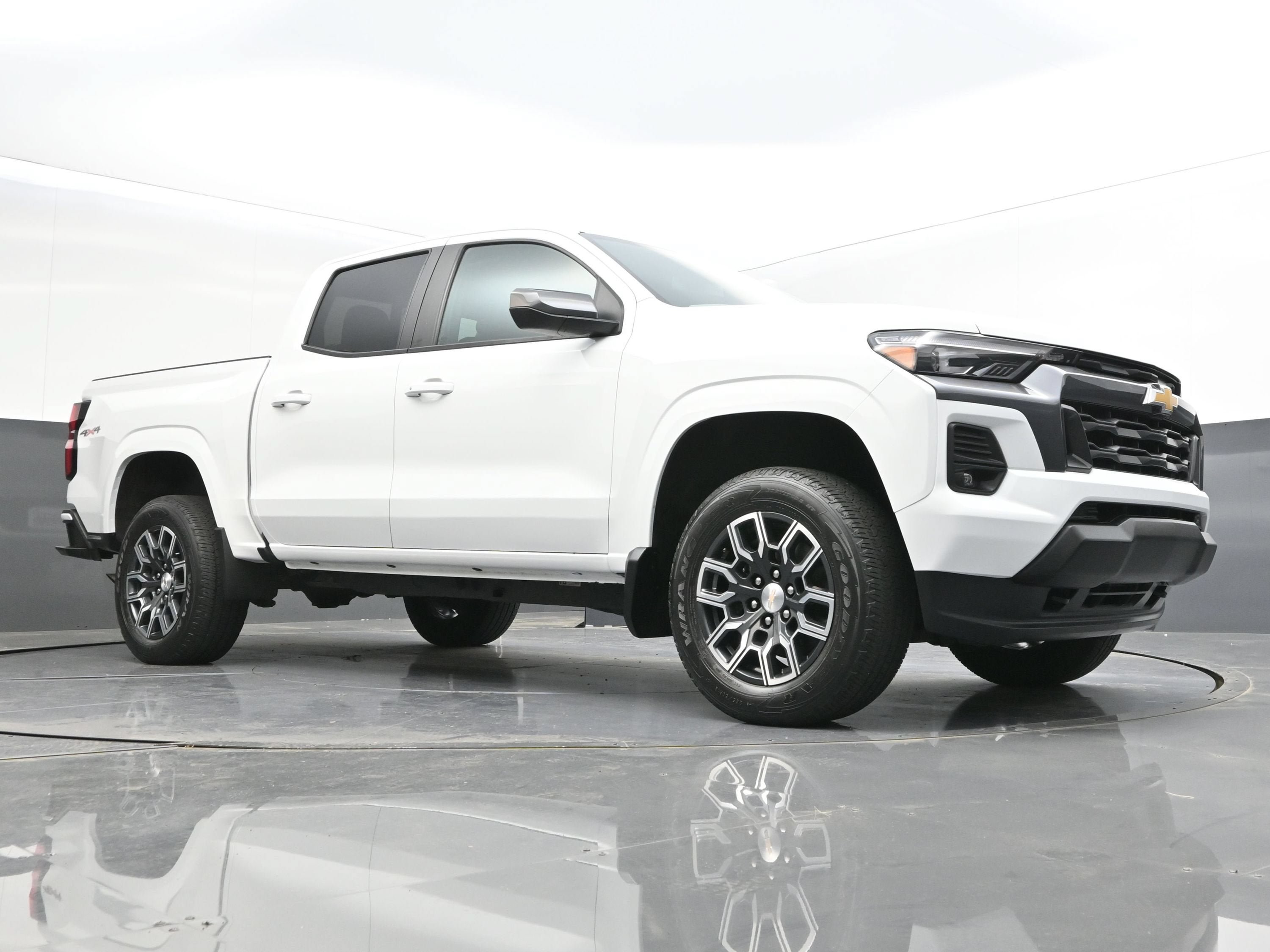 Used 2023 Chevrolet Colorado LT w/ LT Convenience Package III AWD/4WD image 37