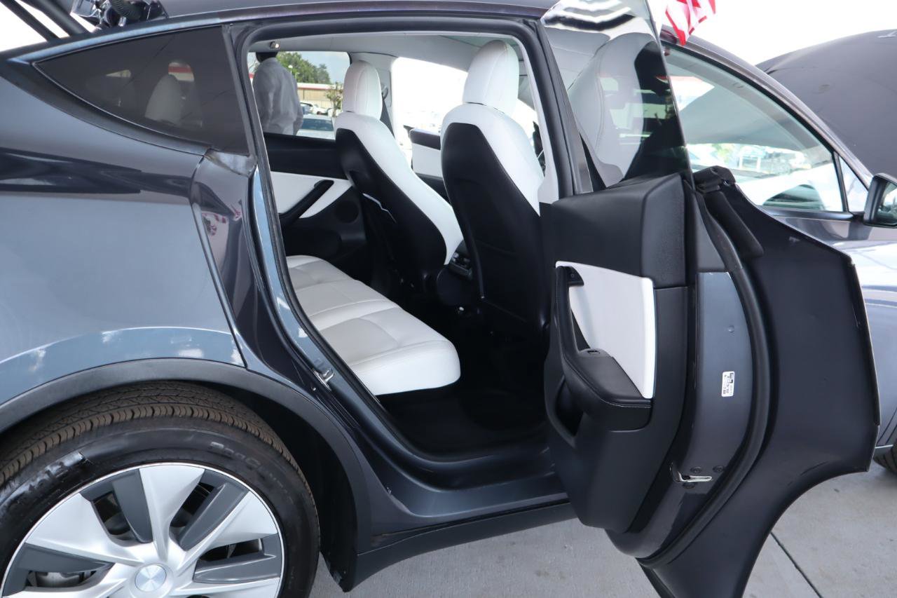 Used 2021 Tesla Model Y Long Range image 33