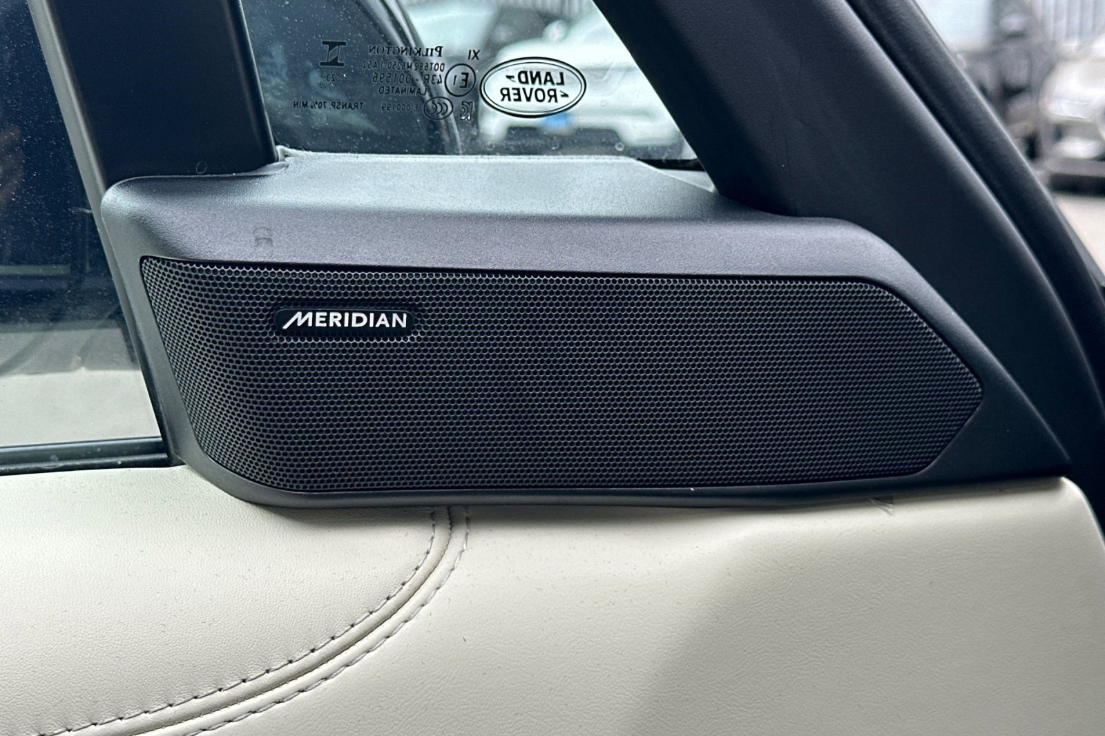 Used 2023 Land Rover Range Rover Long Wheelbase SE image 16