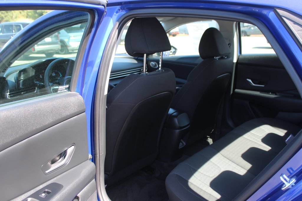Used 2025 Hyundai Elantra SE image 14