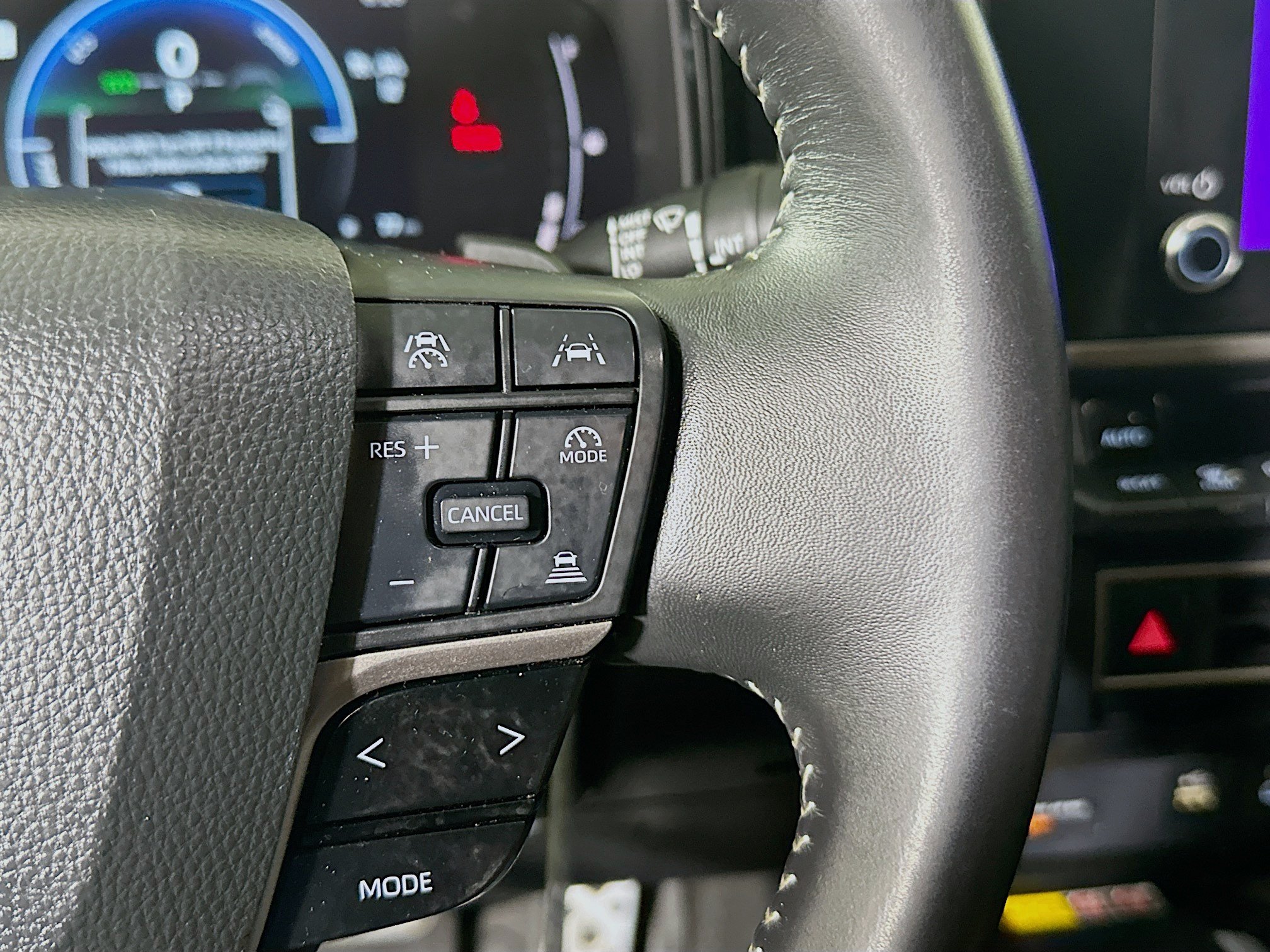 Used 2025 Toyota Camry SE w/ Convenience Package FWD image 17