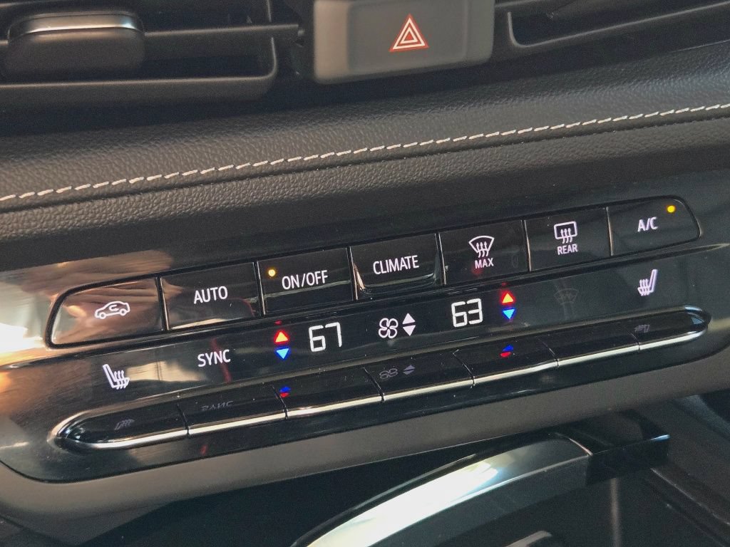 Used 2023 Buick Envision Essence w/ Sport Touring Package AWD/4WD image 40