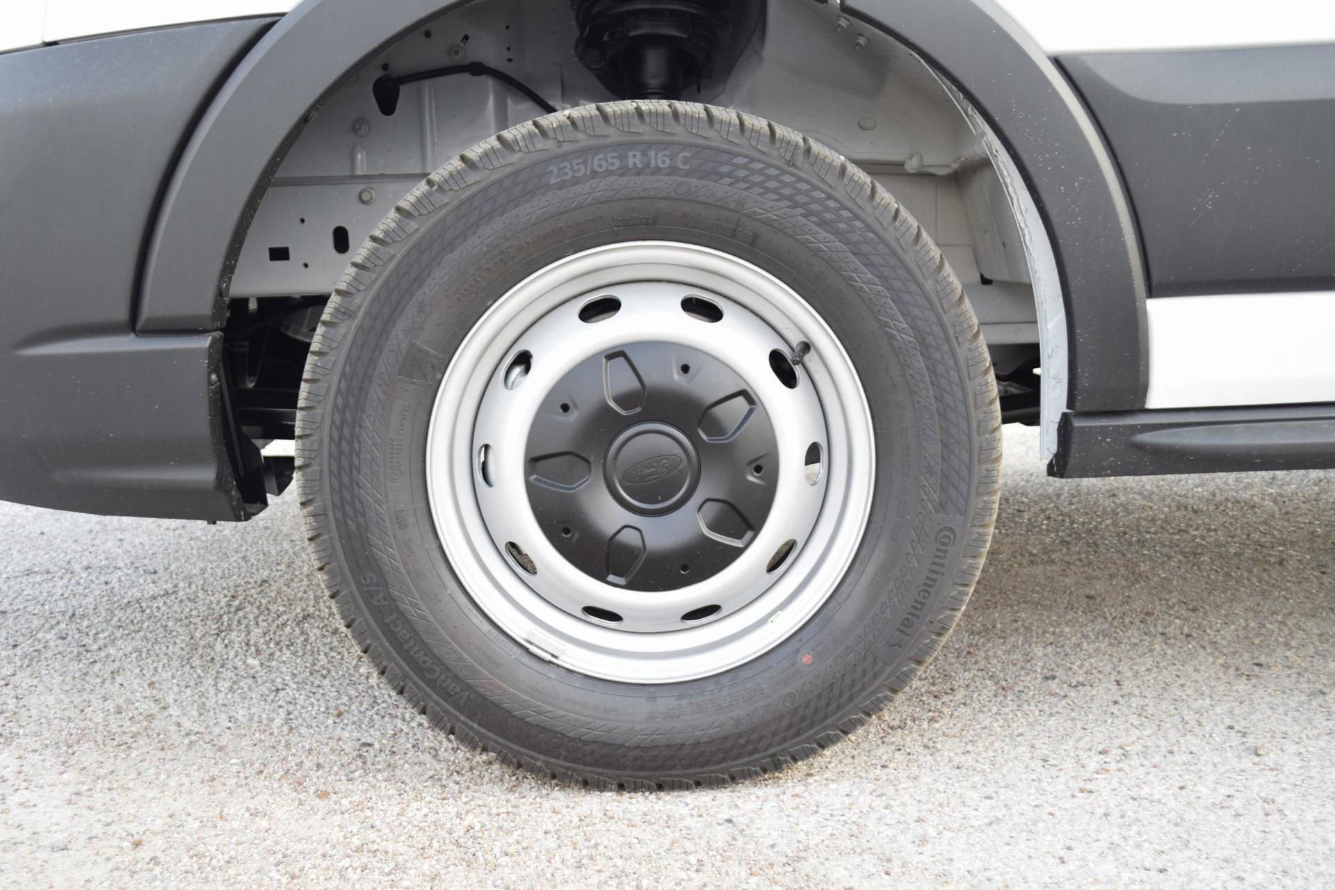 New 2026 Ford Transit 250 148 Medium Roof w/ Load Area Protection Package image 24