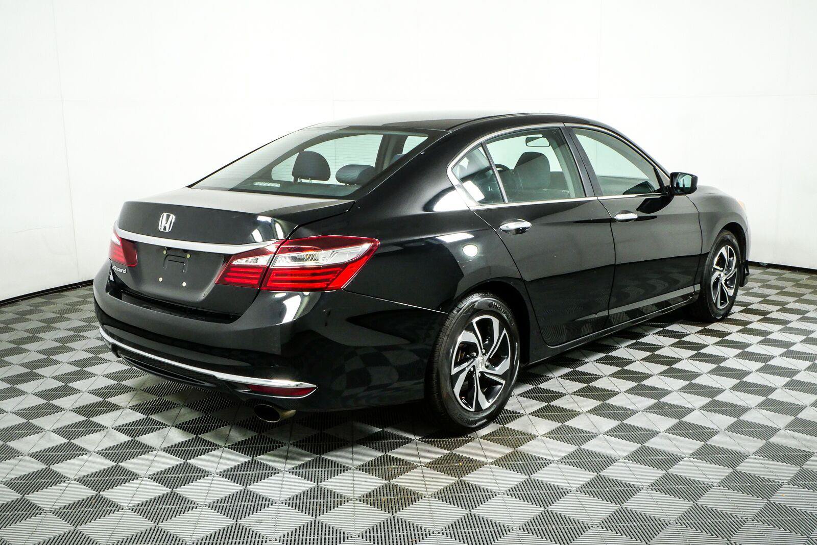 Used 2016 Honda Accord LX image 3