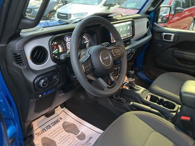 Used 2024 Jeep Wrangler Willys image 13