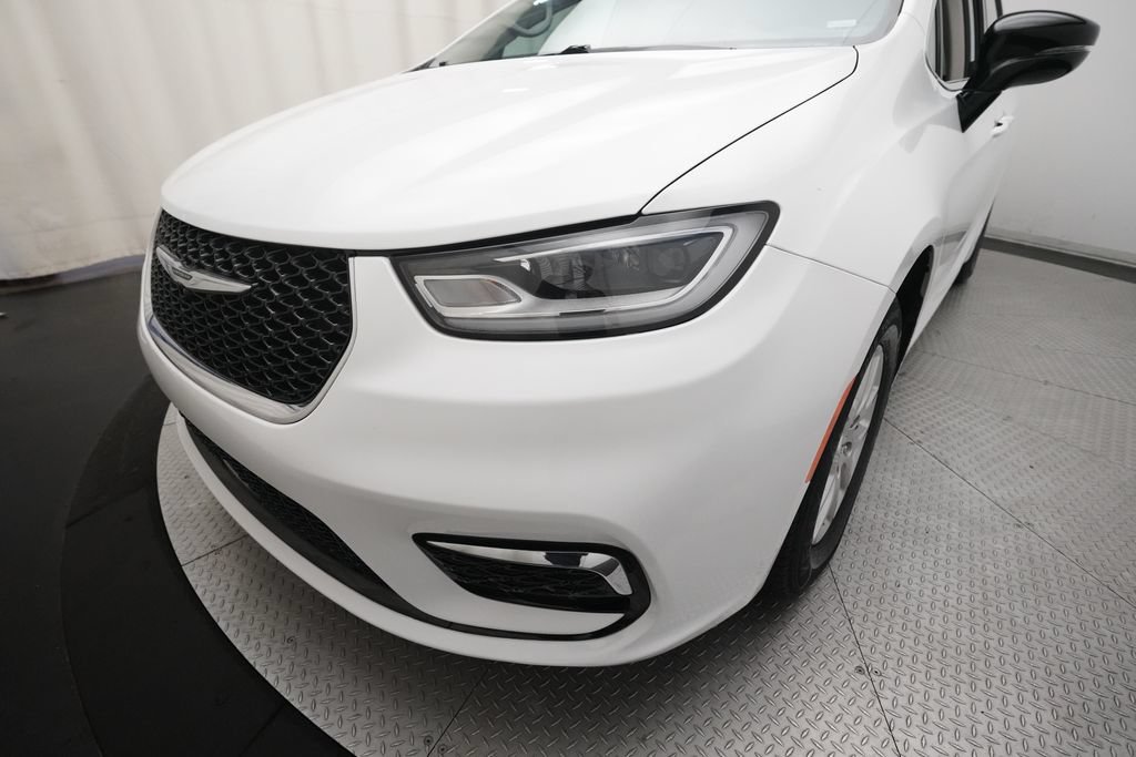 Used 2024 Chrysler Pacifica Touring-L FWD image 24