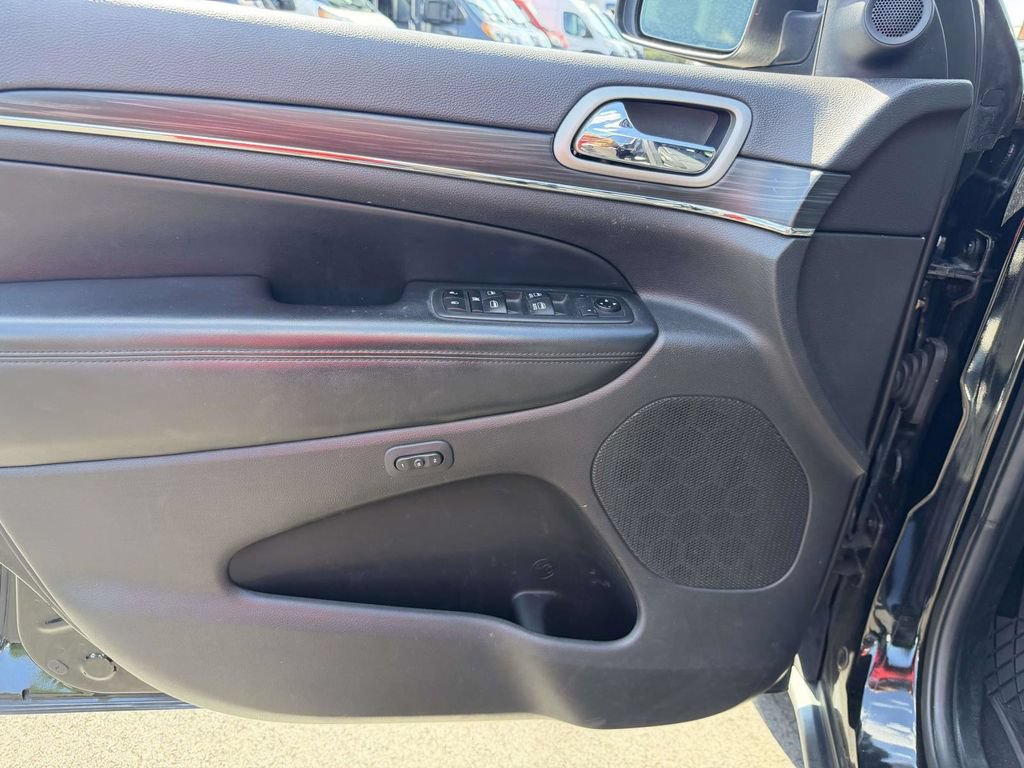 Used 2020 Jeep Grand Cherokee Limited AWD/4WD image 24