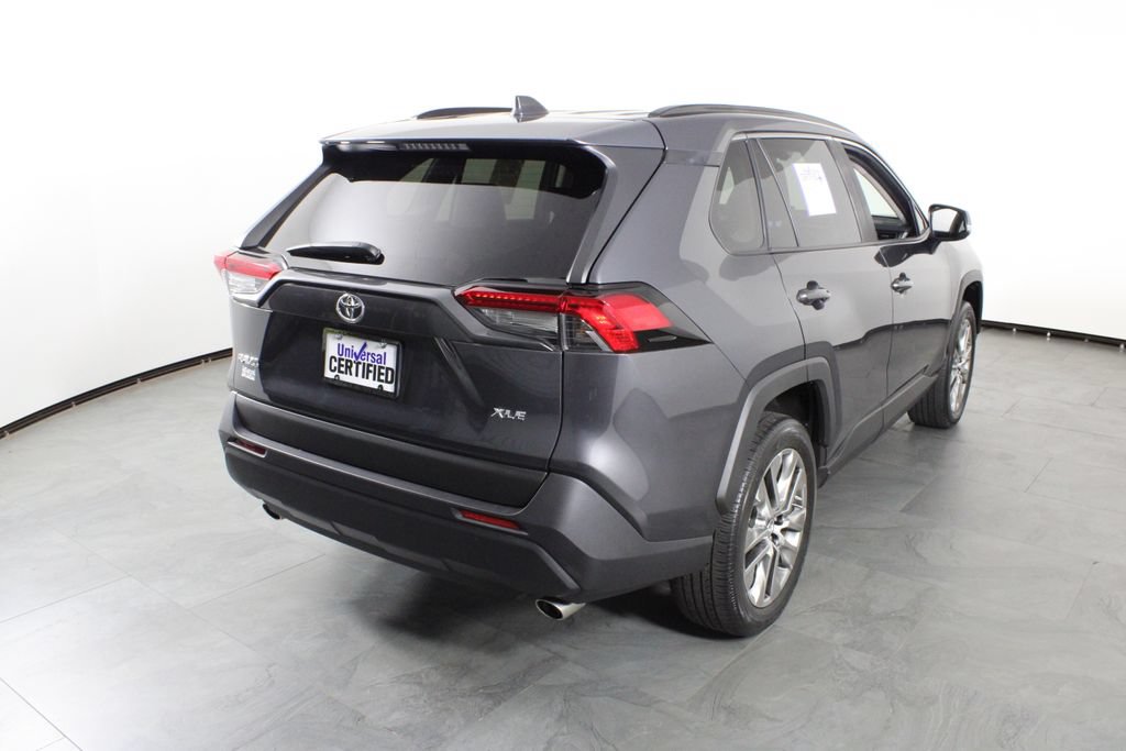 Used 2019 Toyota RAV4 XLE Premium w/ Cold Weather Package FWD image 3