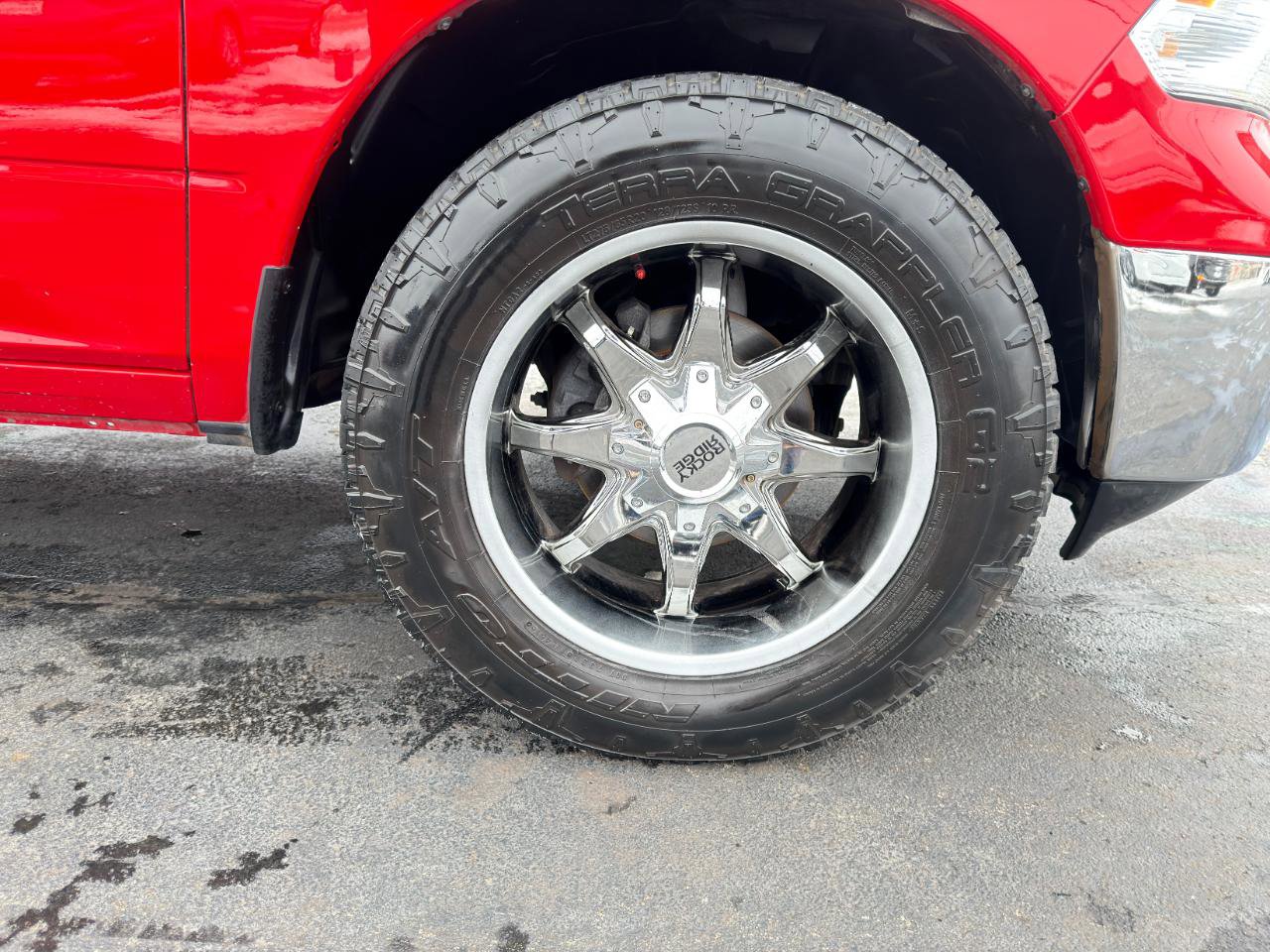 Used 2020 RAM 1500 Classic SLT image 9