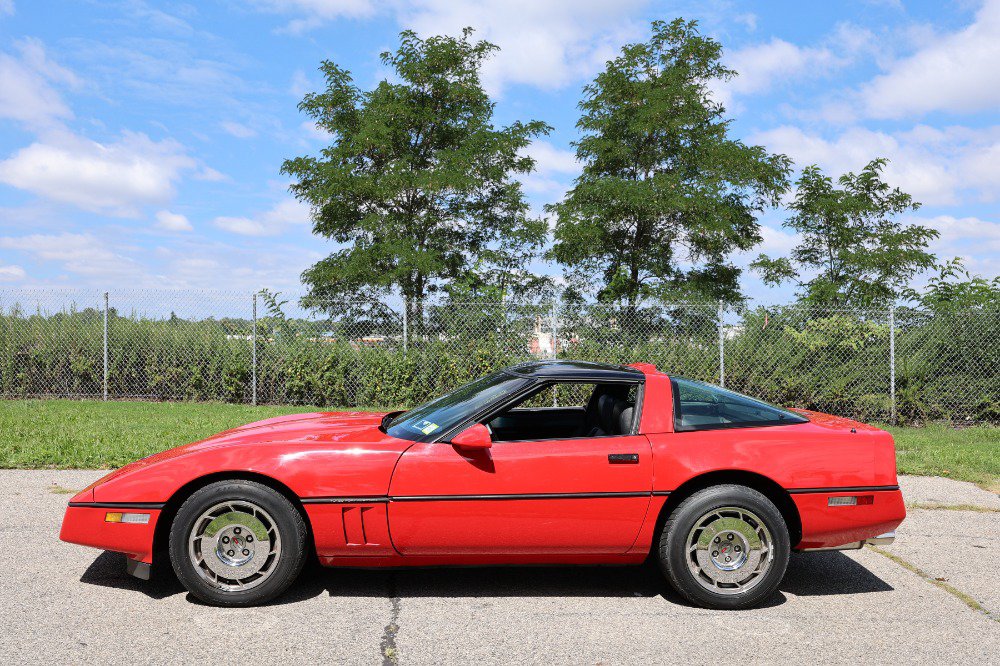 Used 1987 Chevrolet Corvette Coupe RWD image 4