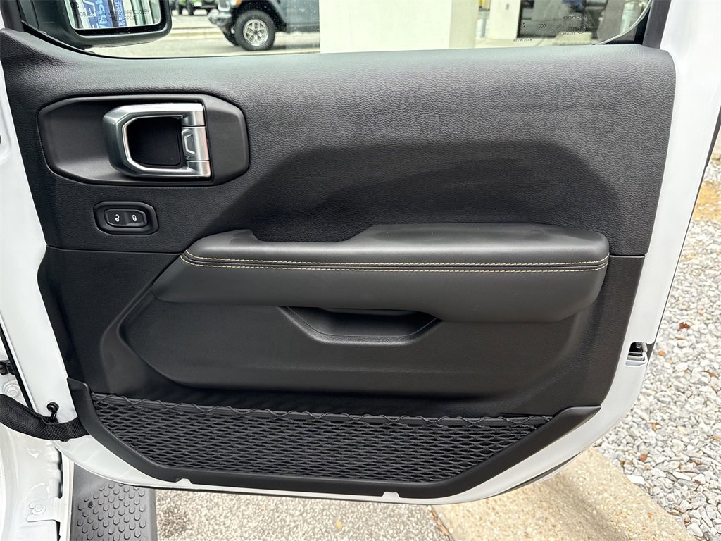 Certified 2025 Jeep Wrangler Sahara w/ Safety Group image 36