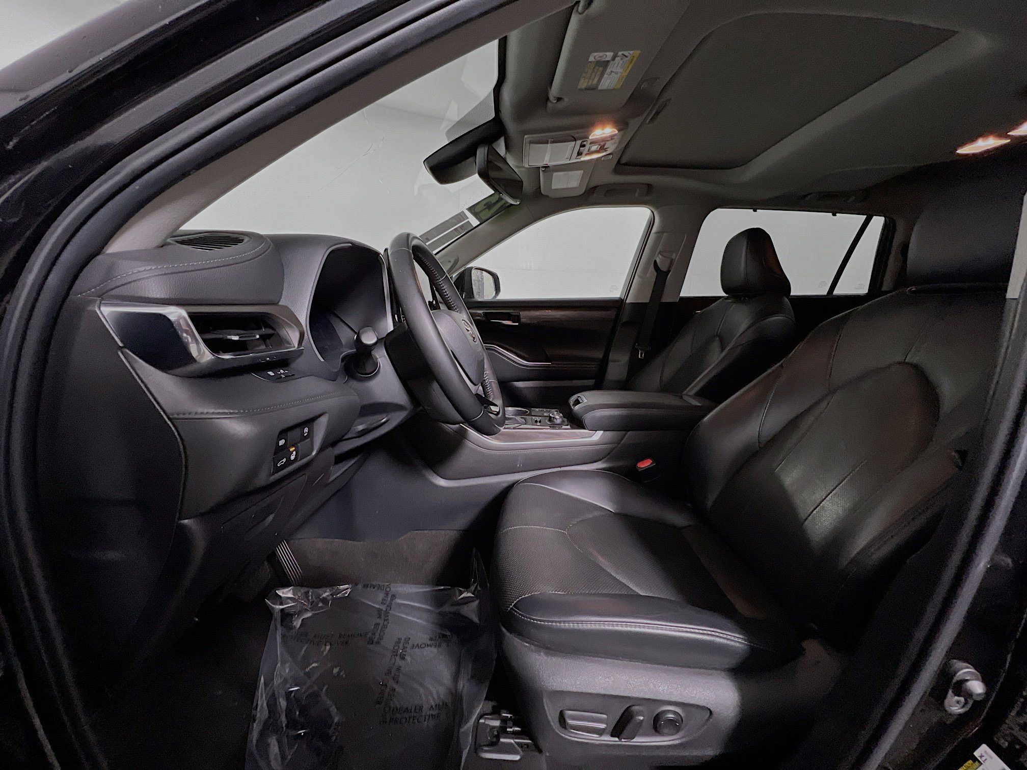 Used 2023 Toyota Highlander Limited image 15