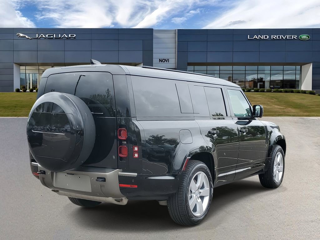 Used 2025 Land Rover Defender 130 X-Dynamic SE image 3