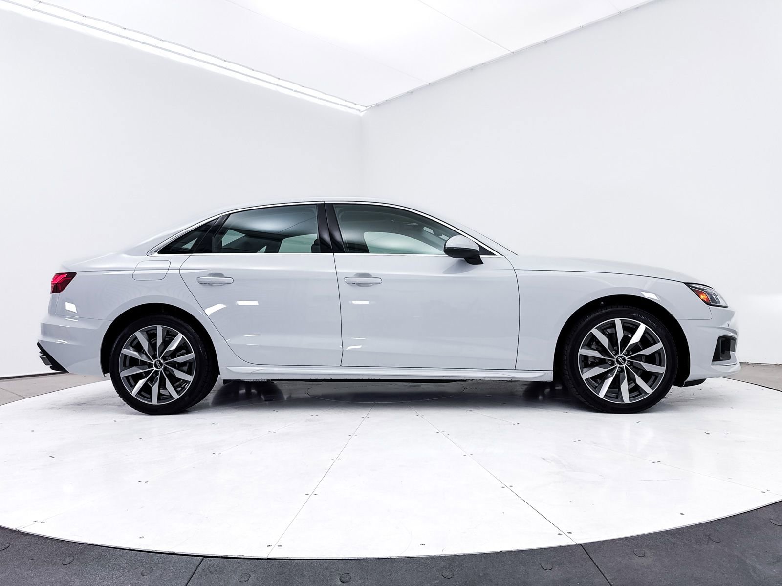 Used 2023 Audi A4 2.0T Premium w/ Convenience Package image 41