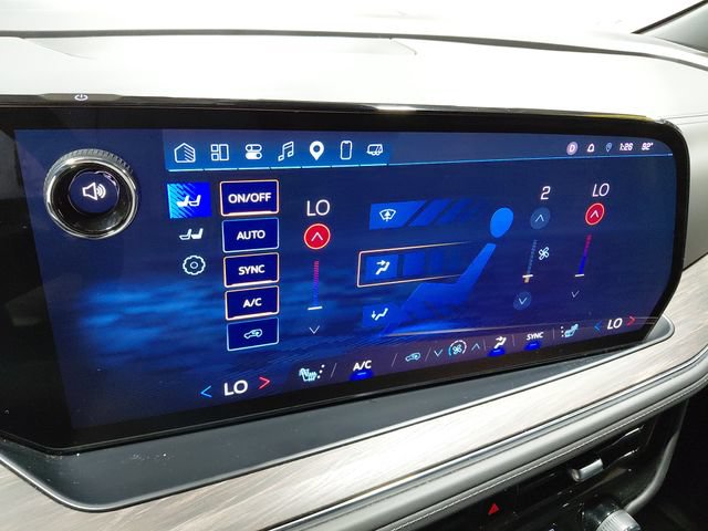 Certified 2025 Chevrolet Suburban Z71 AWD/4WD image 36