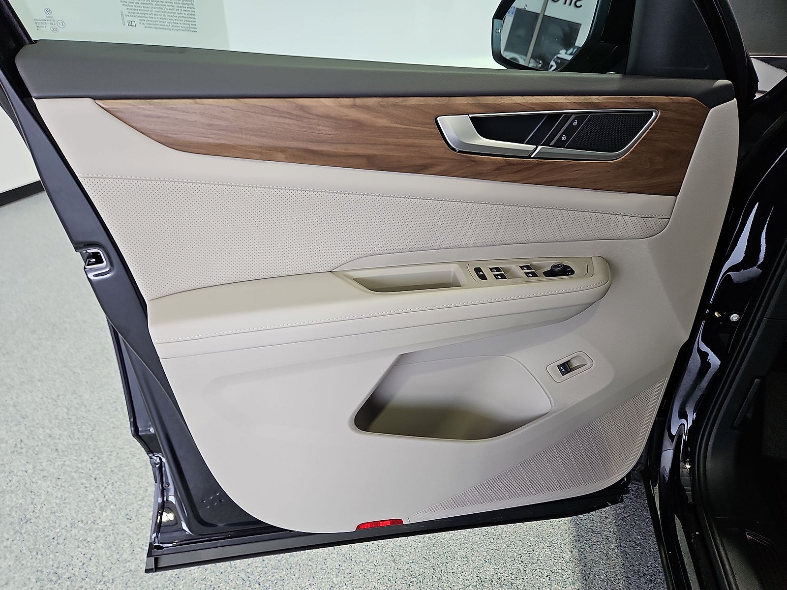 New 2026 Volkswagen Atlas SE FWD image 16