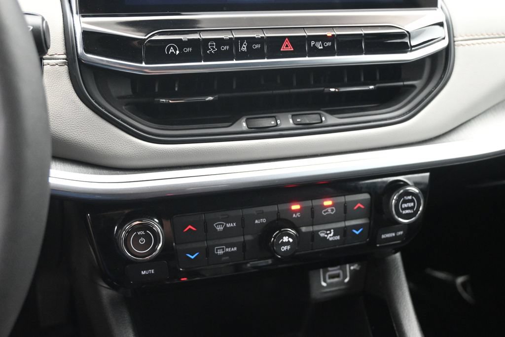 Used 2025 Jeep Compass Limited AWD/4WD image 18
