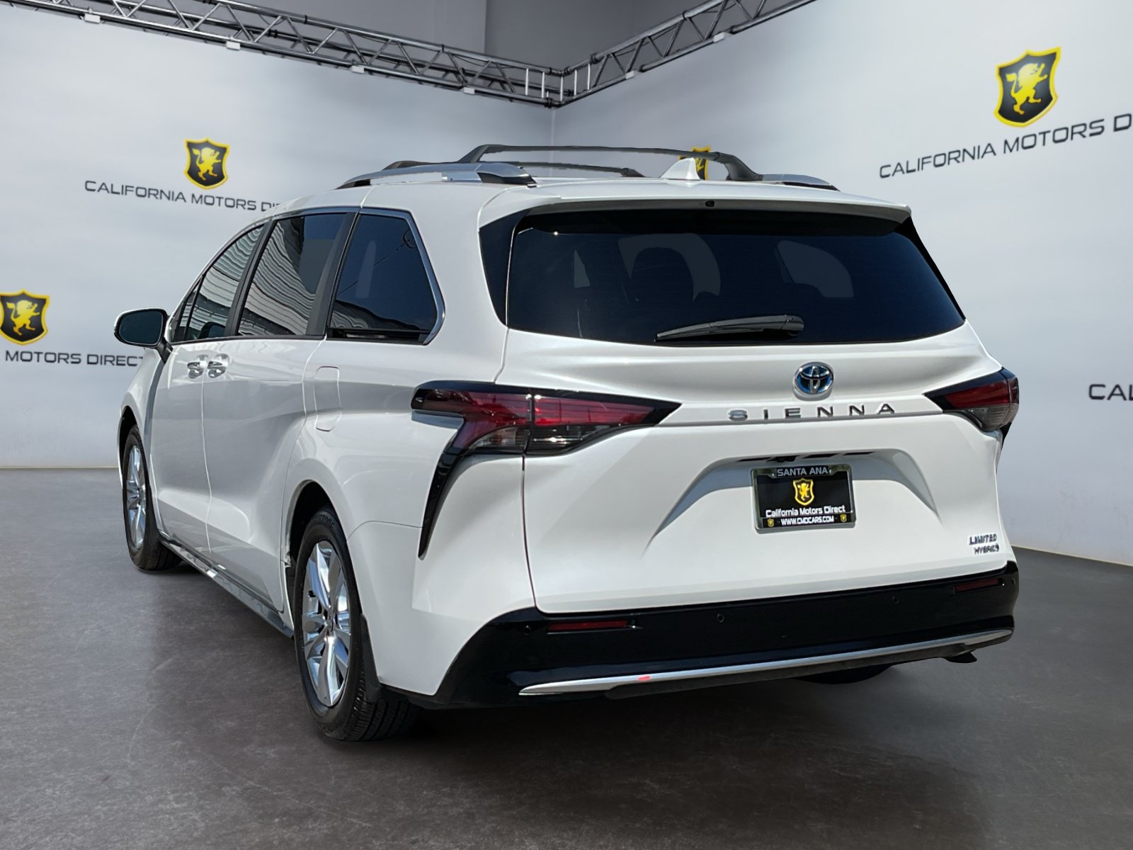 Used 2024 Toyota Sienna Limited FWD image 7