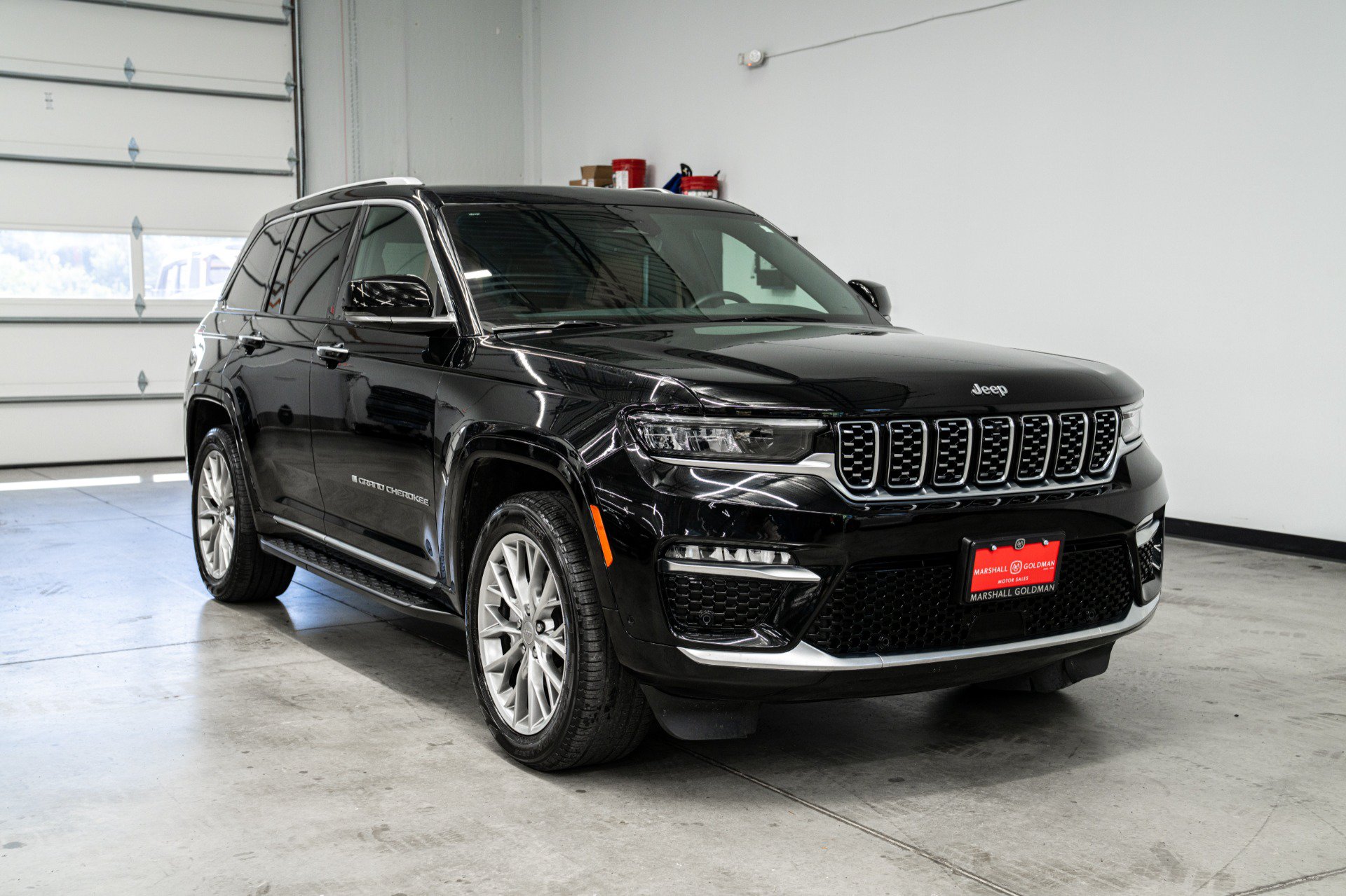 Used 2023 Jeep Grand Cherokee Summit AWD/4WD image 3