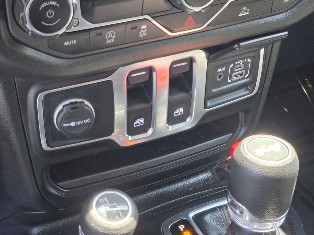 Used 2025 Jeep Wrangler Sport AWD/4WD image 22