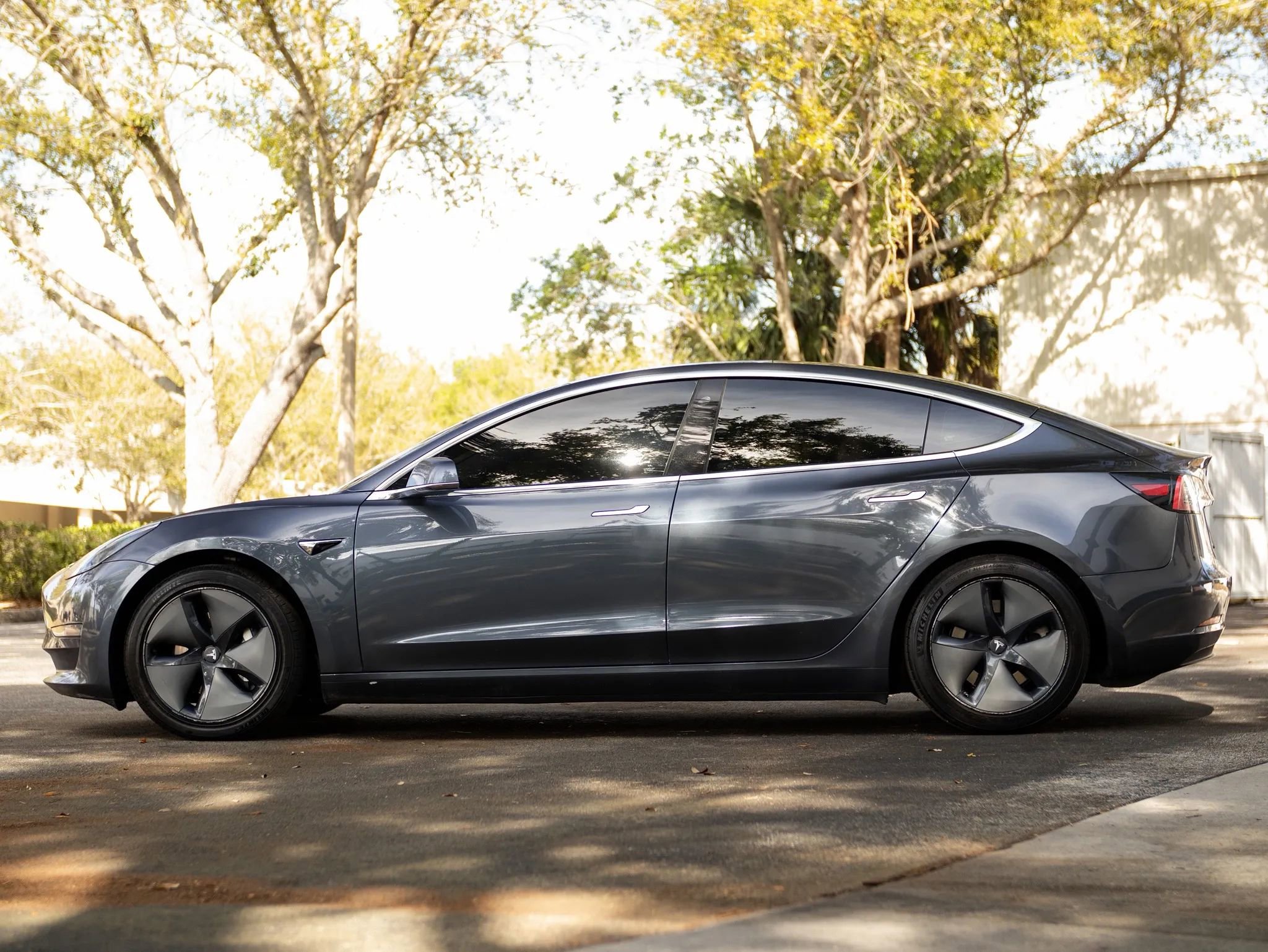 Used 2020 Tesla Model 3 Standard Range RWD image 7