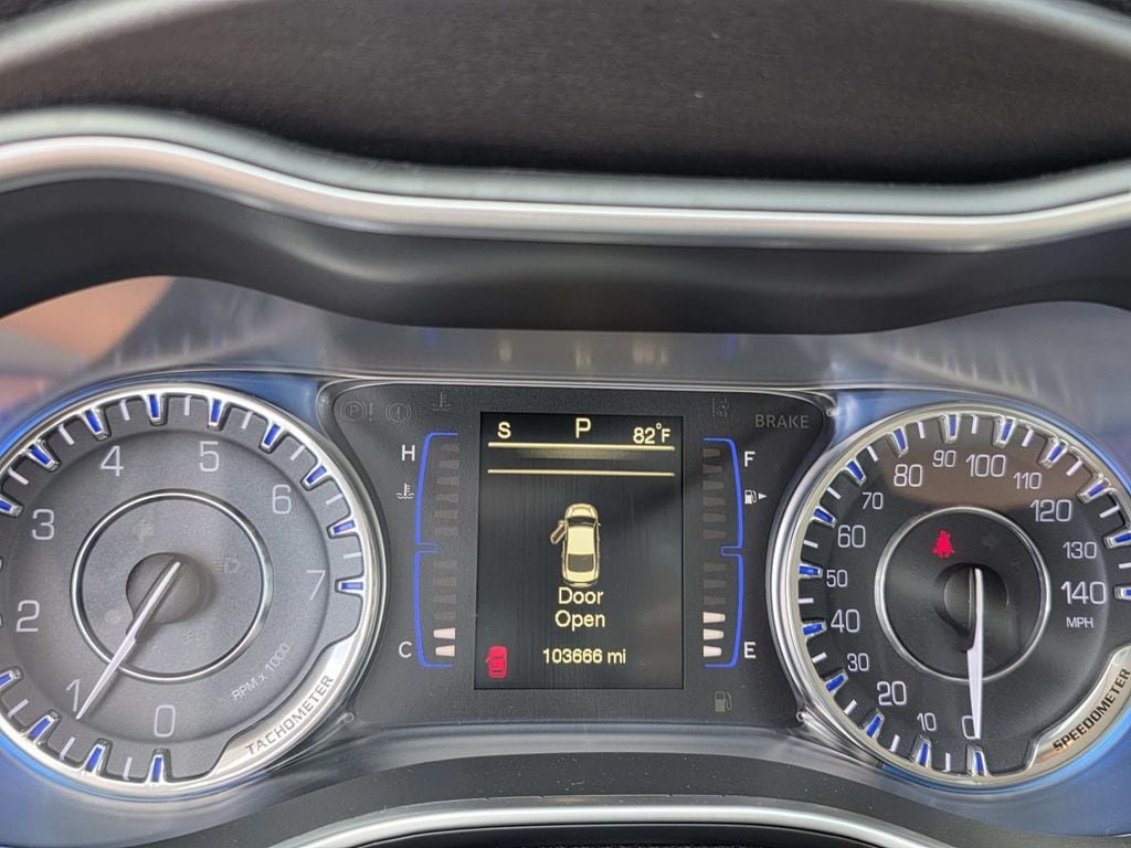 Used 2016 Chrysler 200 Limited w/ Anniversary Edition FWD image 14