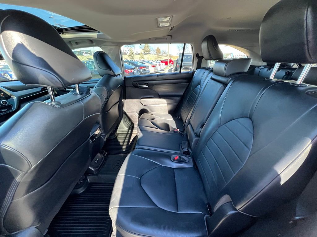 Used 2021 Toyota Highlander XLE image 20