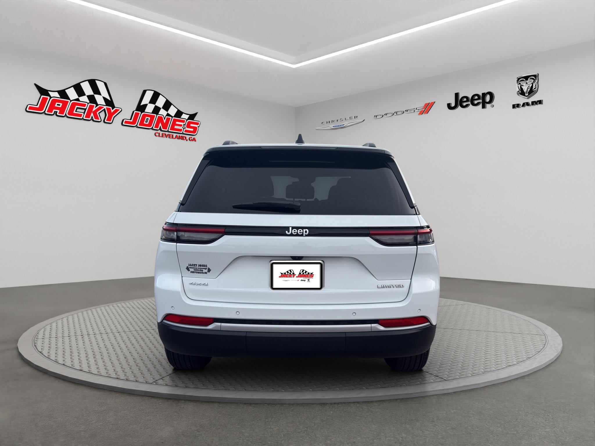 Used 2026 Jeep Grand Cherokee Limited AWD/4WD image 8