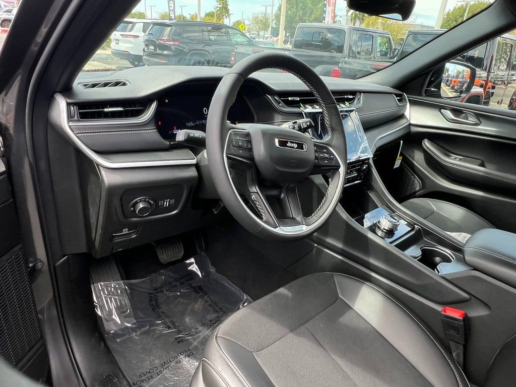 New 2025 Jeep Grand Cherokee L Altitude image 17