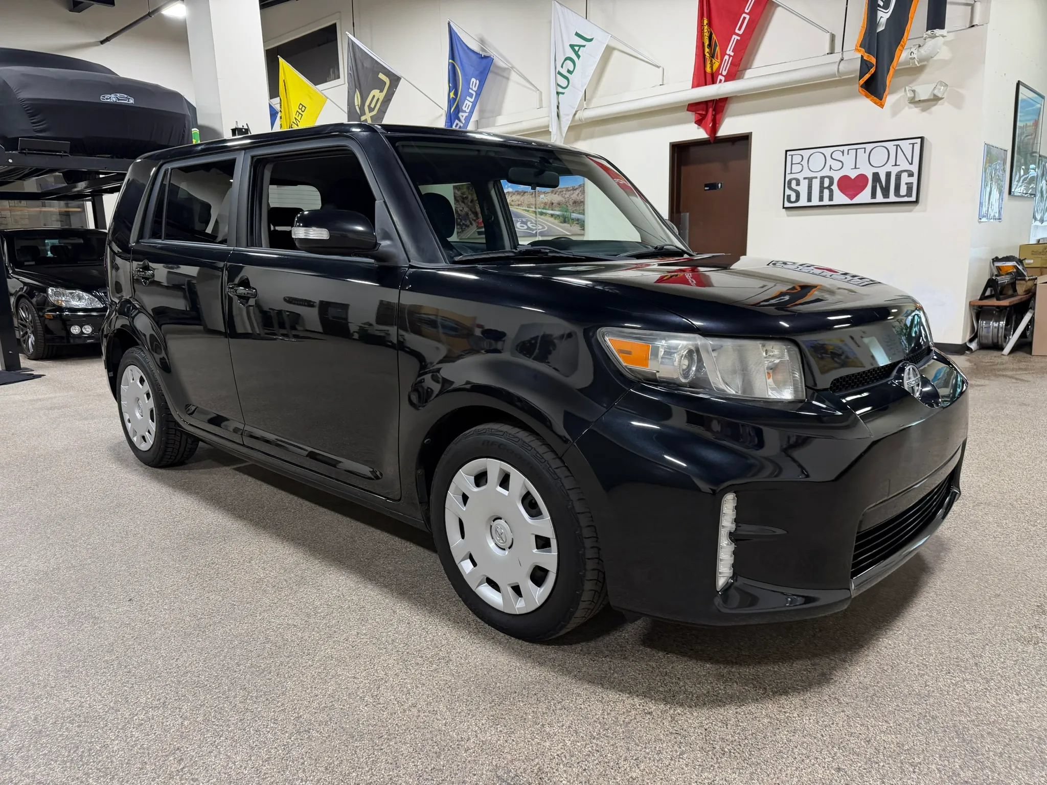 Used 2015 Scion xB FWD image 14
