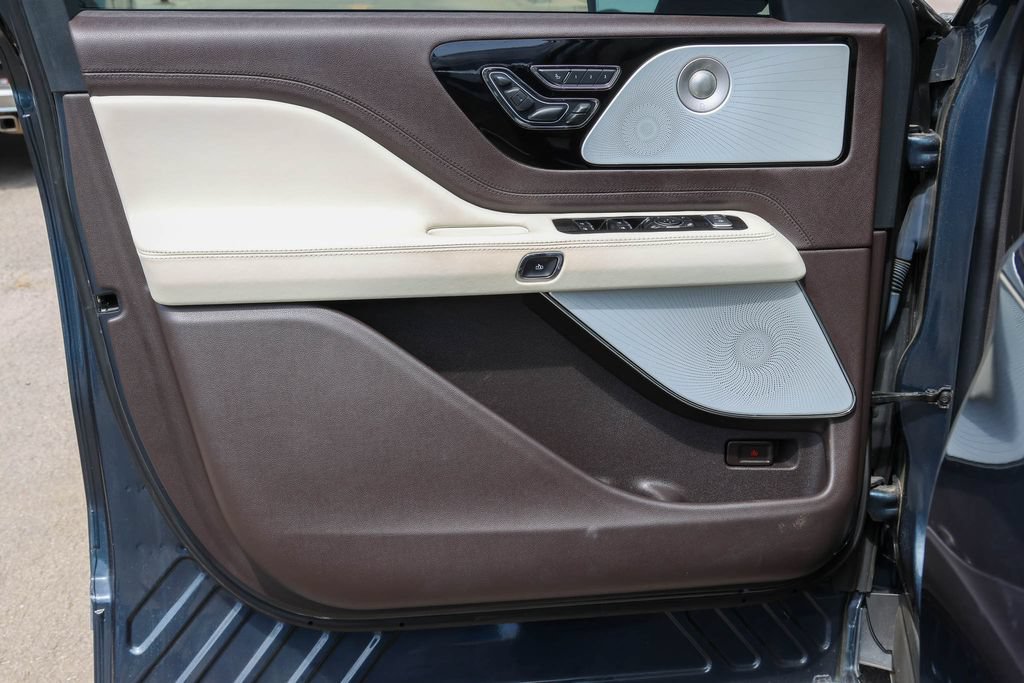 Used 2023 Lincoln Aviator Black Label w/ Class IV Trailer Tow Package AWD/4WD image 12