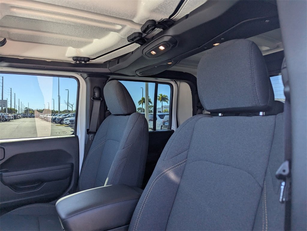 Used 2024 Jeep Gladiator Sport image 20