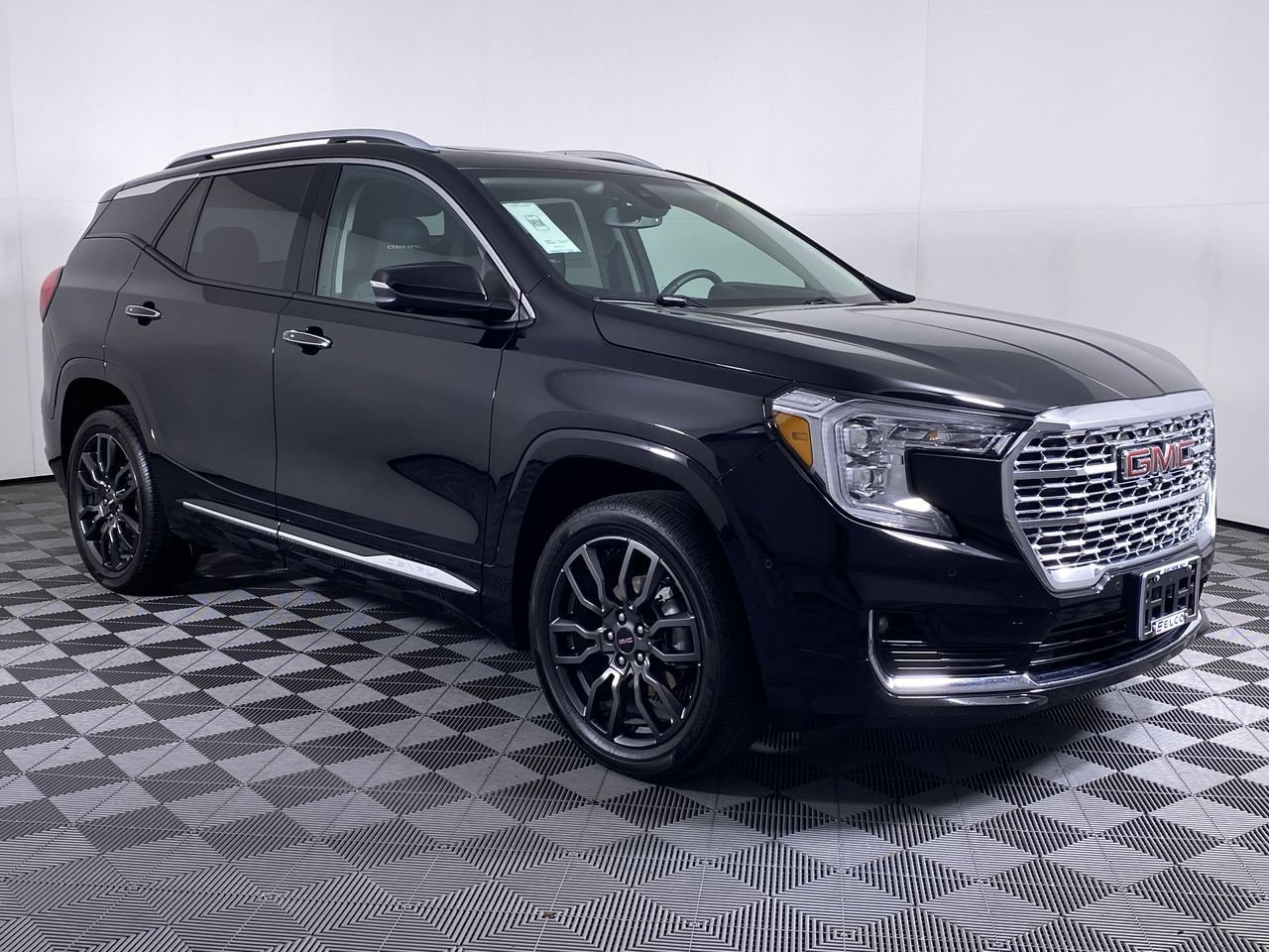 Certified 2024 GMC Terrain Denali w/ Black Diamond Edition AWD/4WD image 21