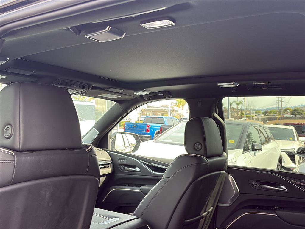 Used 2024 Cadillac Escalade Sport w/ LPO, ONYX Package image 17