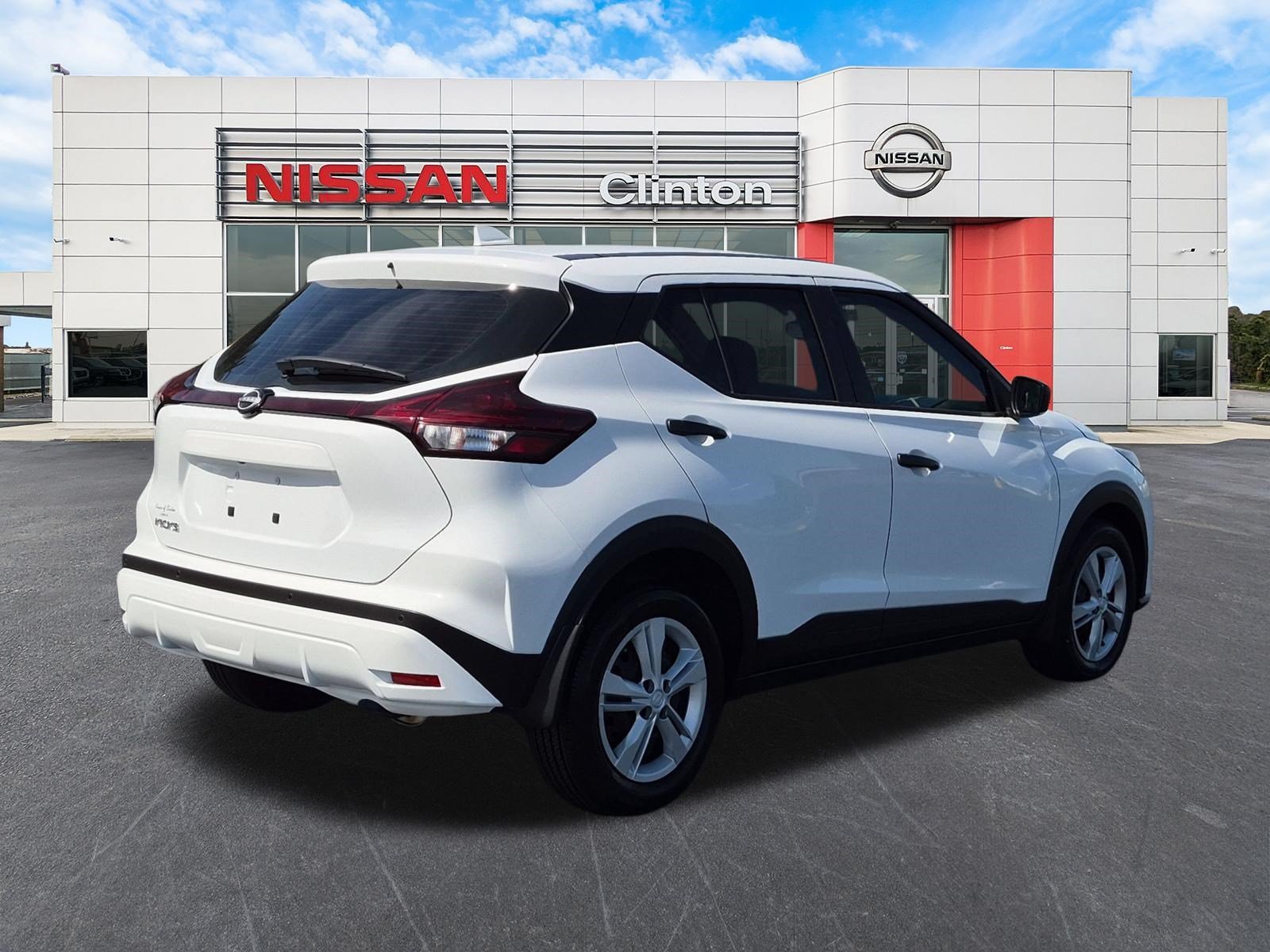 Used 2025 Nissan Kicks Play S FWD image 3