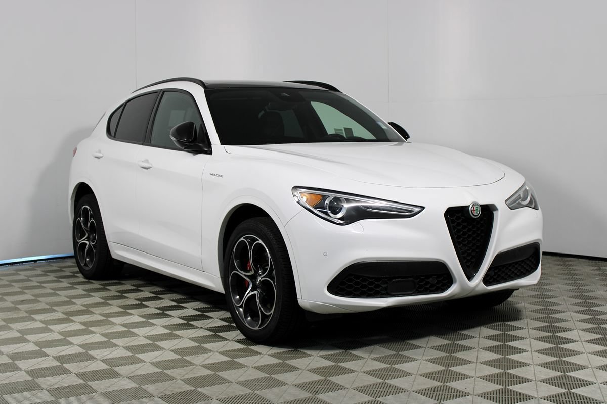 Used 2023 Alfa Romeo Stelvio Veloce AWD/4WD image 31