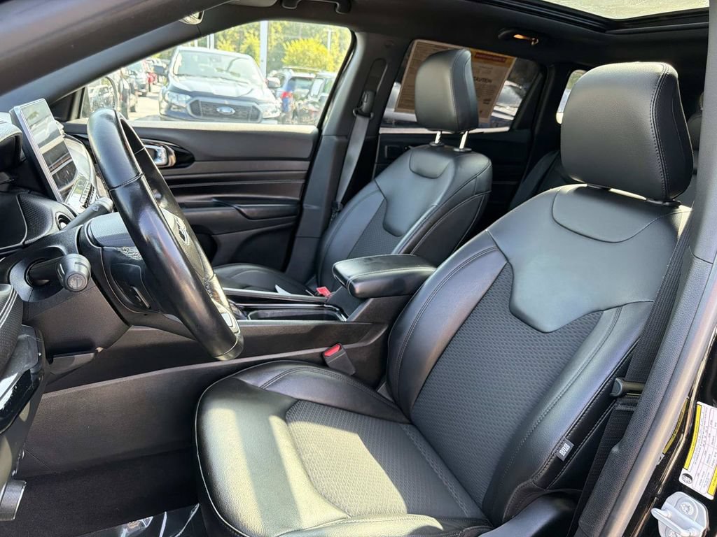 Used 2022 Jeep Compass Latitude w/ Sun and Sound Group AWD/4WD image 25