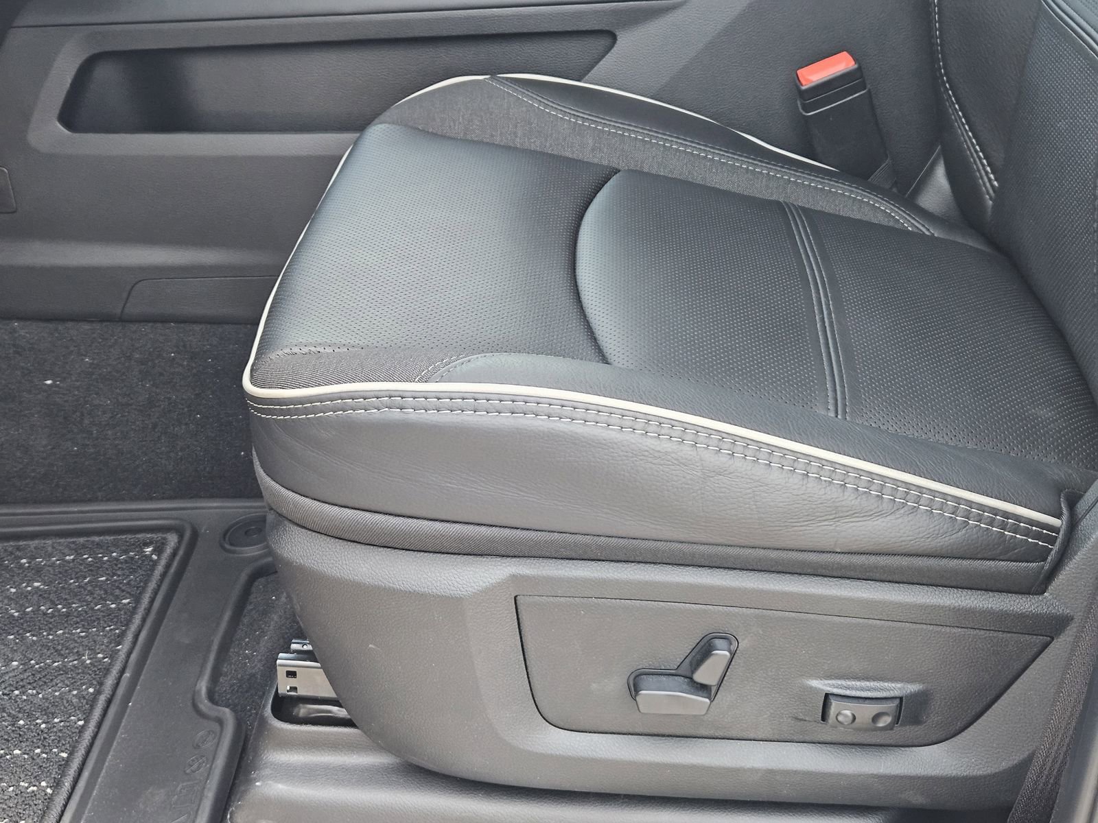 New 2026 RAM 3500 Limited image 28