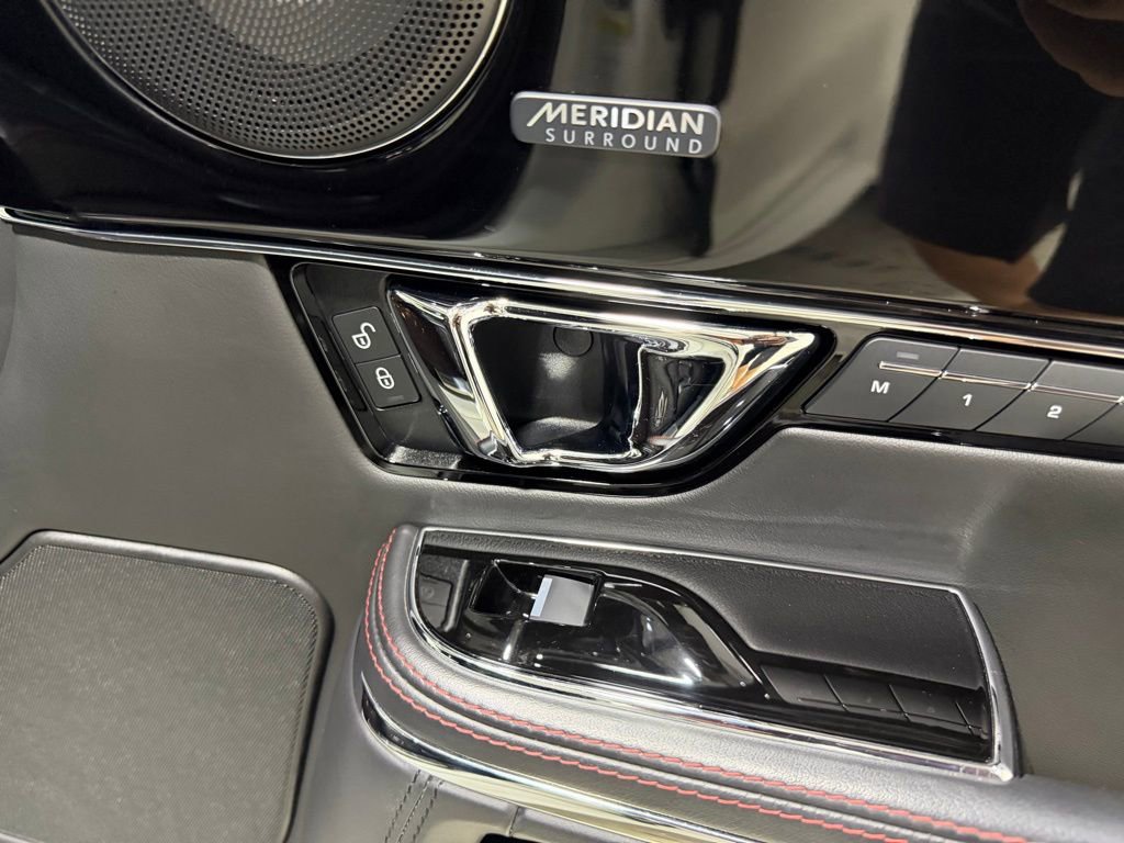Used 2016 Jaguar XJ RWD image 44